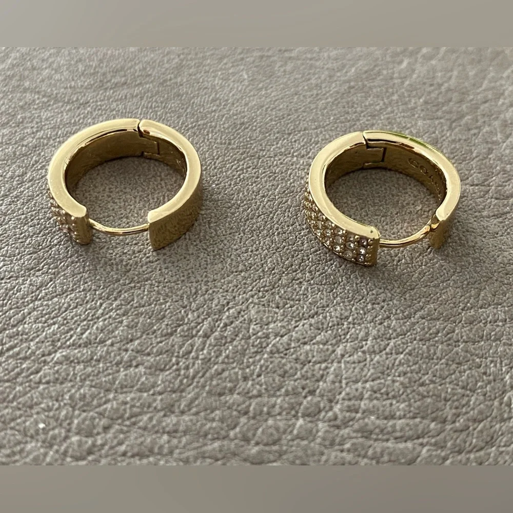 COACH Crystal Pavé Huggie Earrings Faux Stone Gold Tone - Picture 5 of 5